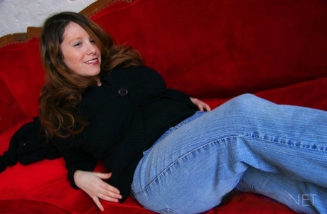Amateur BBW Lisa Davidson frees her huge boobs from sweater in blue jeans
