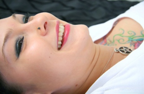 Gorgeous tattooed Jennique slides her huge breasts out of her tight sweater
