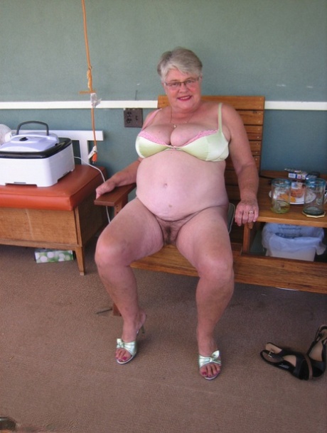 Old lady Girdle Goddess shakes her big butt while on a veranda
