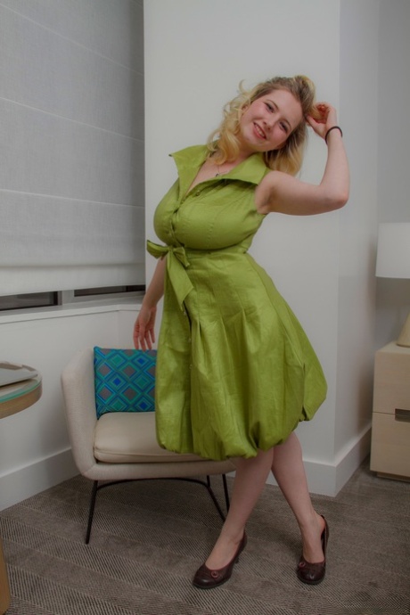 Blonde amateur Mim Turner releases her big natural tits as she removes dress