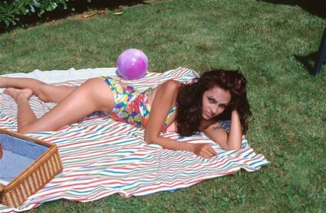 Indian MILF frees her nice boobs from swimwear in a backyard