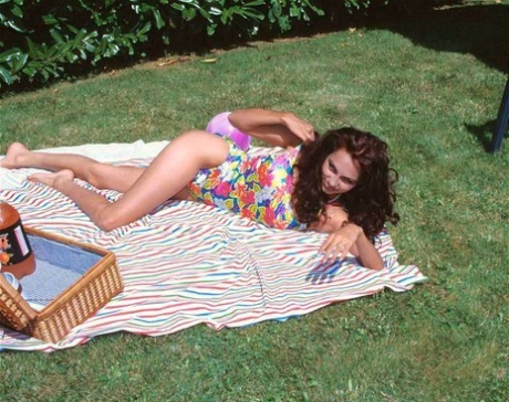 Indian MILF frees her nice boobs from swimwear in a backyard