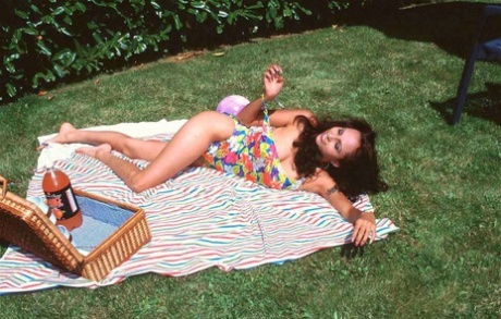 Indian MILF frees her nice boobs from swimwear in a backyard