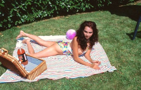 Indian MILF frees her nice boobs from swimwear in a backyard