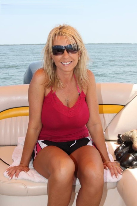 Blonde amateur looses her huge boobs from a bikini before riding huge dildos