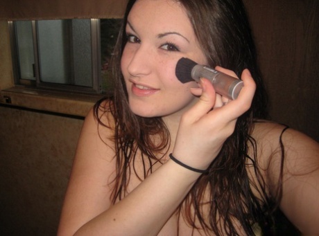 Thick amateur takes nude selfies after showering in a safe for work manner