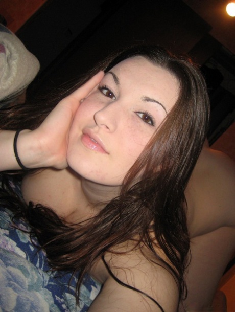 Thick amateur takes nude selfies after showering in a safe for work manner