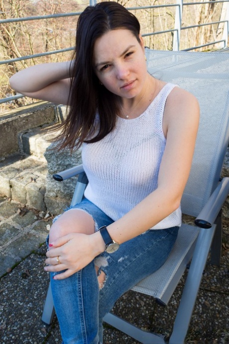 Solo girl Talia Amanda pulls out her knockers while wearing ripped jeans