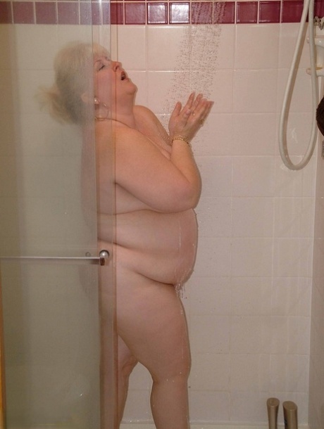 Blonde BBW Taffy Spanx finger spreads her snatch after taking a shower