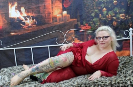 Tattooed UK blonde Mollie Foxxx looses her tits and ass from a red robe