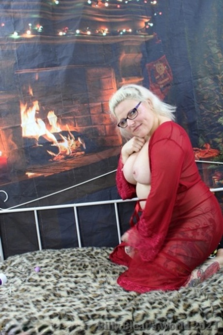 Tattooed UK blonde Mollie Foxxx looses her tits and ass from a red robe