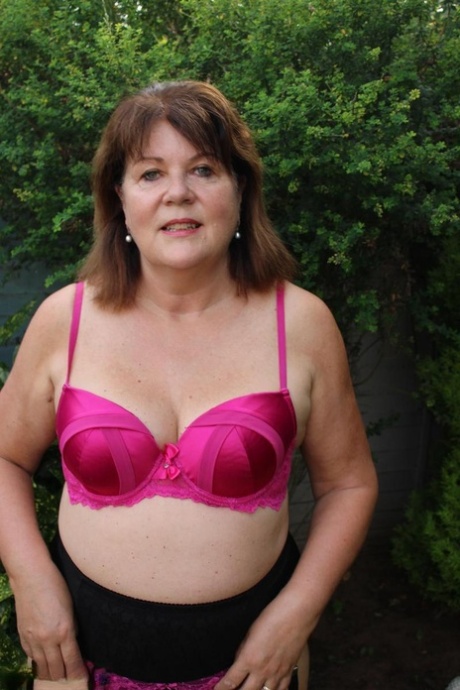 Mature woman Cassandra Uk slides her underwear aside to get at her horny pussy