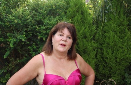 Mature woman Cassandra Uk slides her underwear aside to get at her horny pussy
