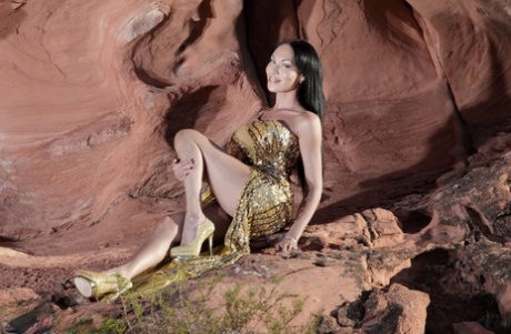 Mia Isabella Official XXX Photos