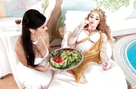 Busty cosplay lesbian Harmony Reigns and girlfriend licking vaginas