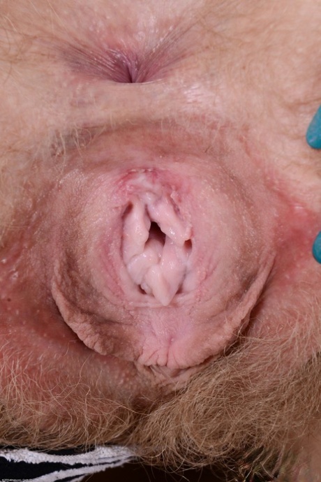 Sexy amateur with big tits Vestacia Jon-Quil shows her hairy hole in a solo