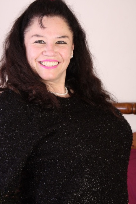 Smiley chubby woman Crystal spreads and toys her hairy cunt up close