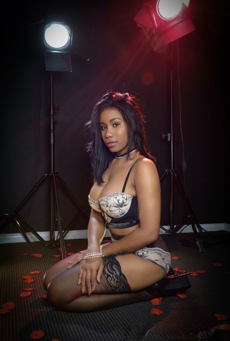 Beautiful Canadian ebony Jenna Foxx exposes her sexy body in hot lingerie