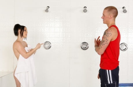 Shapely looker Noelle Easton fucks a stranger in the gym shower & gets sprayed
