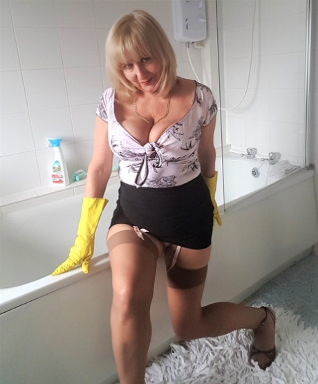 Mature housewife Lorna Blu teases with a big veggie after shedding her panties