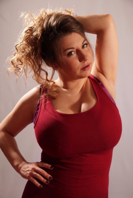Russian MILF stunner Samanta Lily popping out her massive natural tits