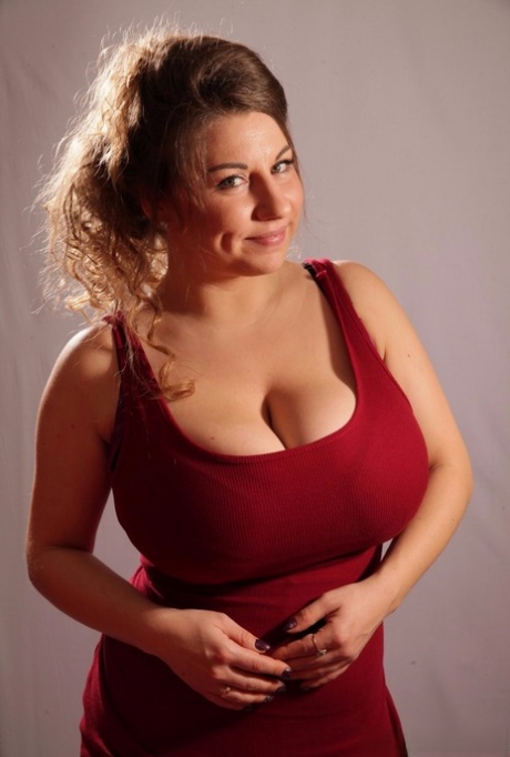 Russian MILF stunner Samanta Lily popping out her massive natural tits