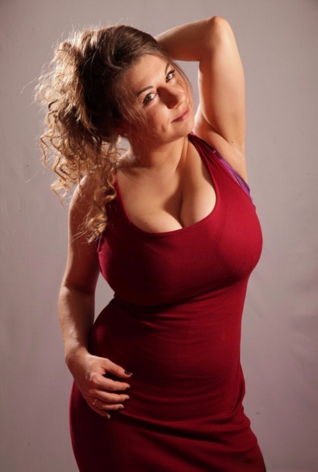 Russian MILF stunner Samanta Lily popping out her massive natural tits