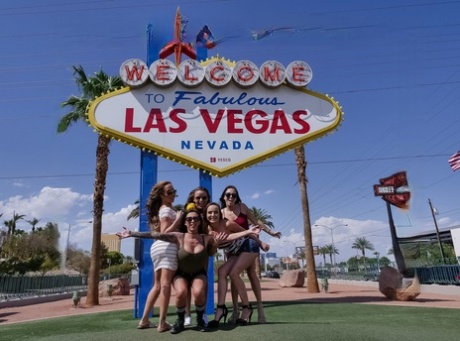 Brunette MILF Alana Cruise & her beautiful girl pals enjoying wild groupsex
