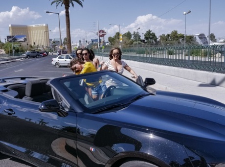 Brunette MILF Alana Cruise & her beautiful girl pals enjoying wild groupsex