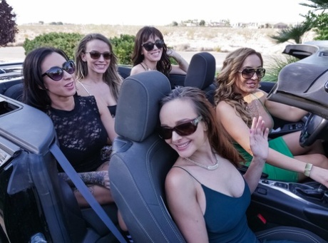 Brunette MILF Alana Cruise & her beautiful girl pals enjoying wild groupsex