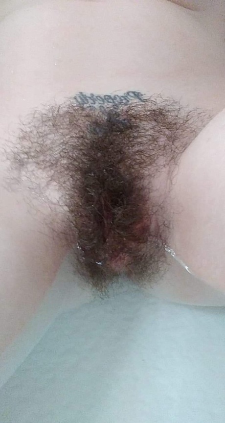 Amateur honey with big tits Amanda Marks teases with her bushy pussy in a tub