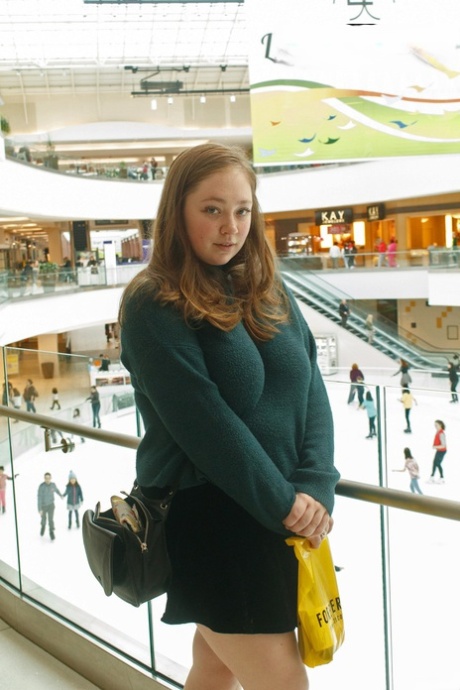 Voluptuous amateur babe Rose Fessenden flashes her monster curves in public