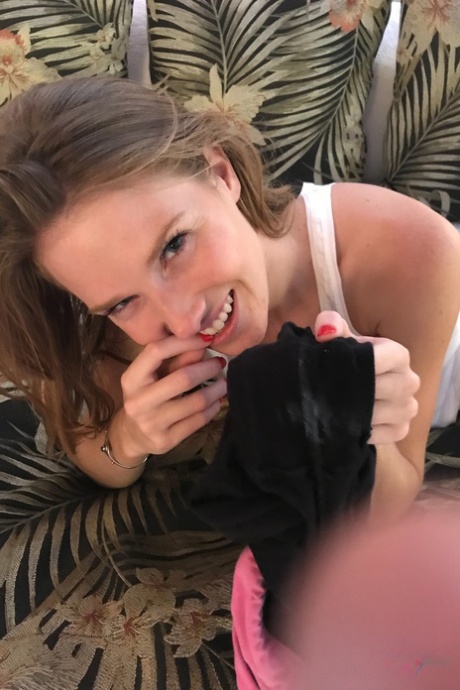 Hot girlfriend Ashley Lane flaunts her yummy shiny ass and hot pussy