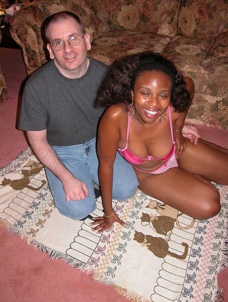 Black babe Cinnamon Delight gets fucked by Logan Drake after oral sex