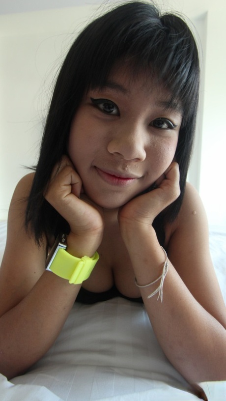 Delicious Thai babe Jang giving a sloppy blowjob and fucking in POV