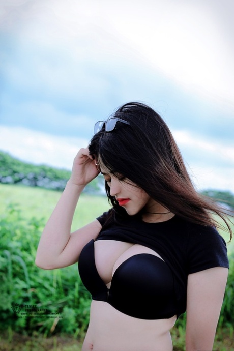 Sexy brunette babe Jessica Nguyễn flaunts her cleavage and flashes her tits