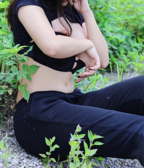 Sexy brunette babe Jessica Nguyễn flaunts her cleavage and flashes her tits