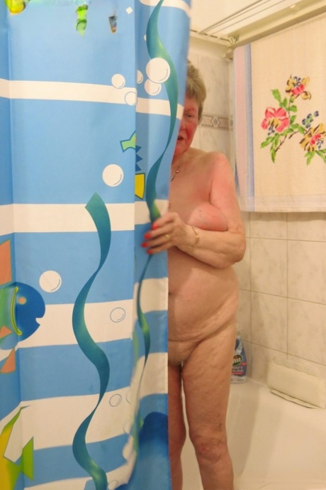Short-haired granny Oma Geil strips and shows off her big saggy boobs