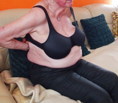 Short-haired granny Oma Geil strips and shows off her big saggy boobs