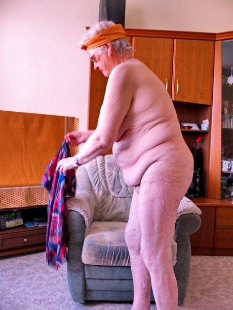 Blonde granny Grieselda shows her saggy tits while completely naked