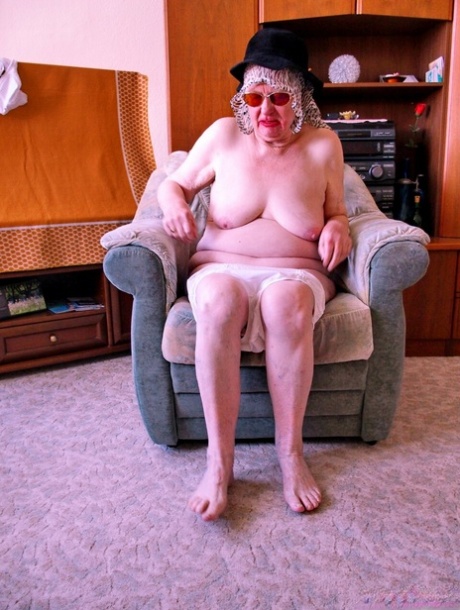 Blonde granny Grieselda shows her saggy tits while completely naked