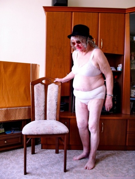 Blonde granny Grieselda shows her saggy tits while completely naked
