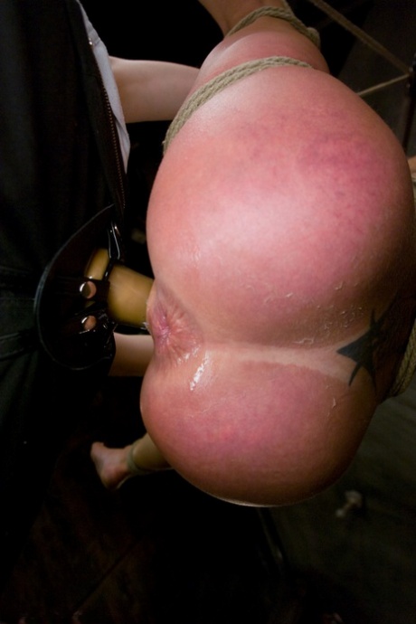 Domina MILF Felony fucking Claire Adams with a strapon in BDSM lesbian action