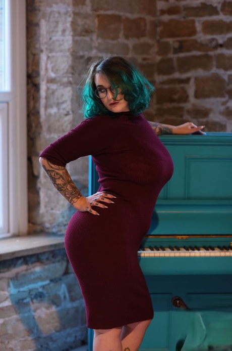 Chubby tattooed babe Galda Lou shows her monster curves as she strips